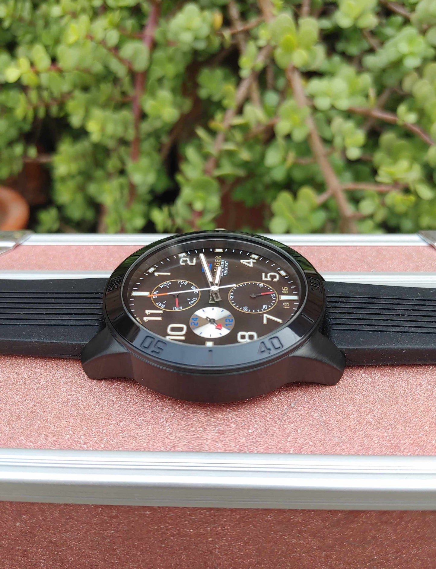 Tommy Hilfiger Date o Graph Watch For men in Rubber black Strap