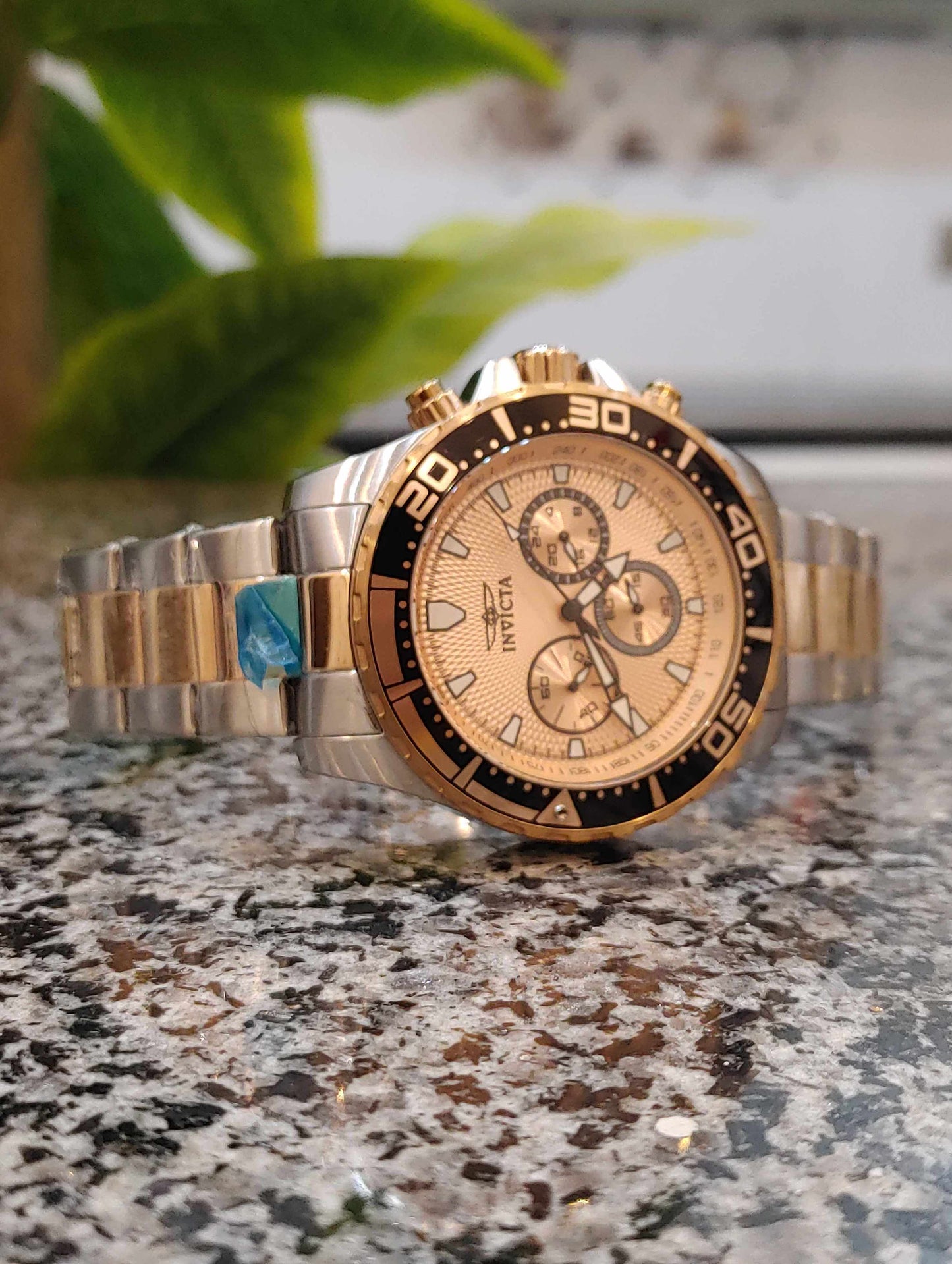 Invicta Choronograph Watch For Men in Rose Gold Dial Two Tone Design