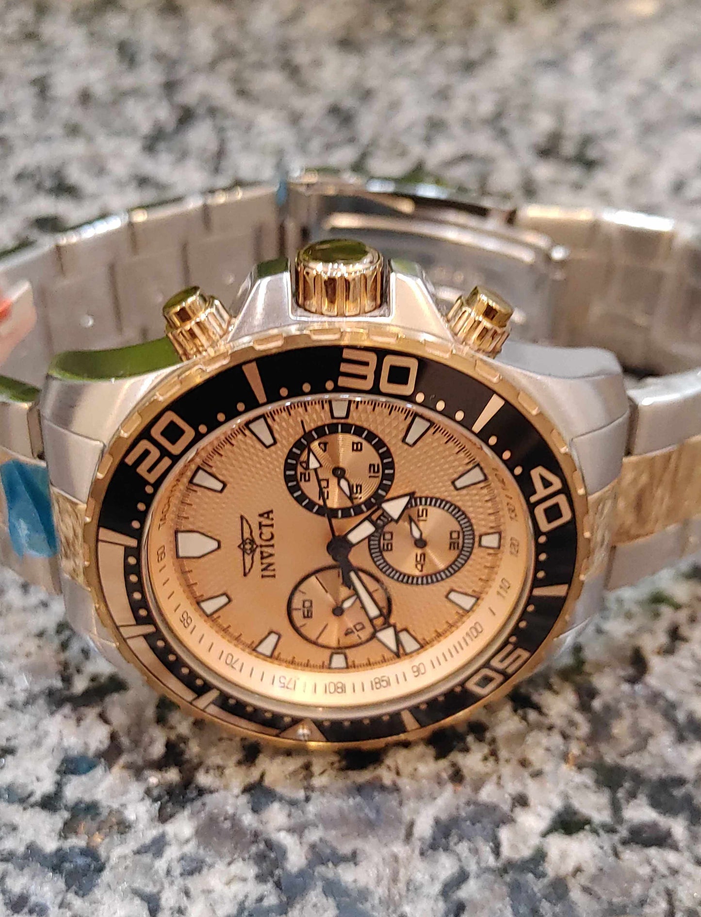 Invicta Choronograph Watch For Men in Rose Gold Dial Two Tone Design