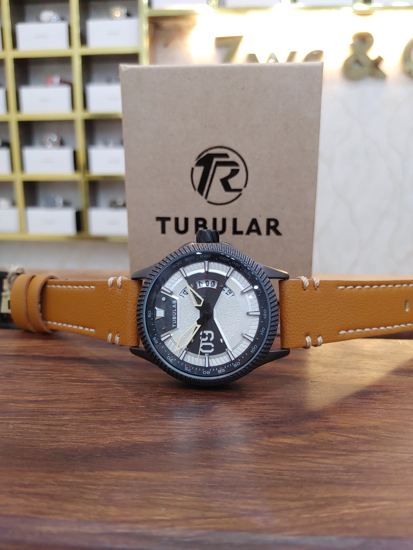 Tubular Wrist Watch For Men